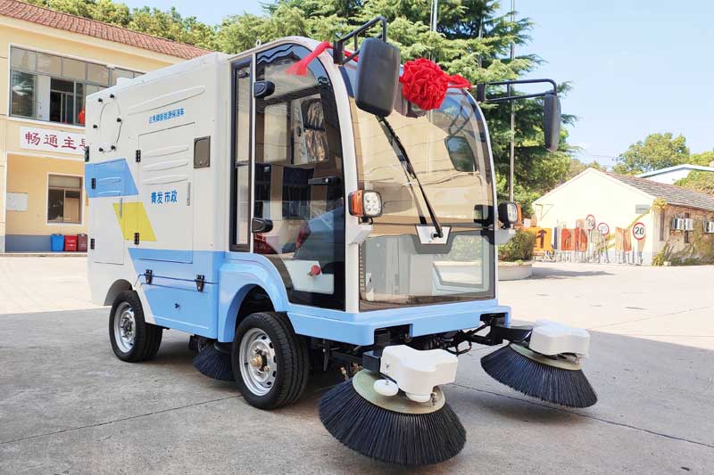 四輪電動掃路車交機